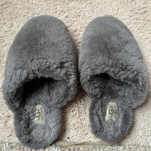 Ugg Fluffy Slippers